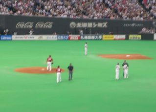 小谷野が二塁打を放った直後の風景