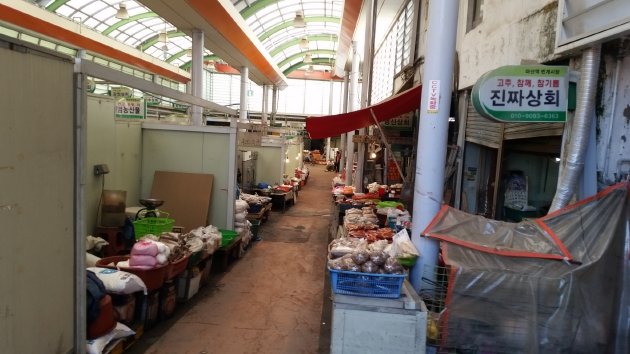 馬山駅ポンゲ市場内の風景