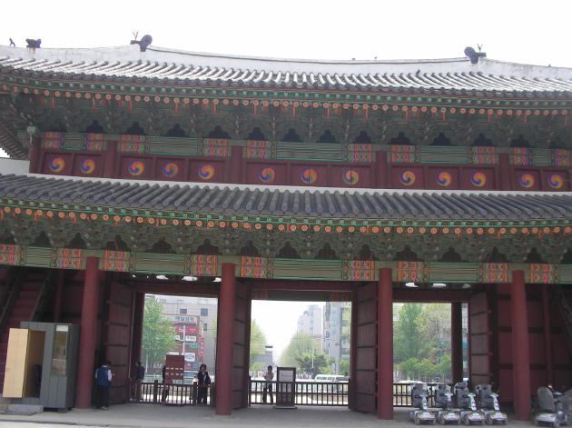 昌徳宮の正門「敦化門（トンファムン・돈화문）」の裏側