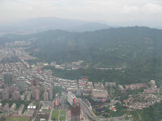 台北101の展望台から見る基隆山