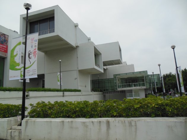 別角度から撮影した台北市立美術館の外観