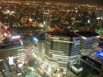 夜景モードで撮影したNSS・ニューステージ札幌ビル方面の写真