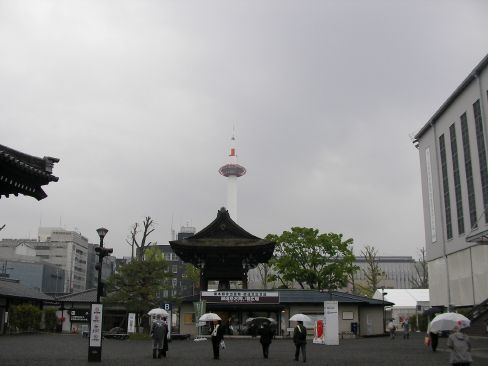 東本願寺から撮影した京都タワー