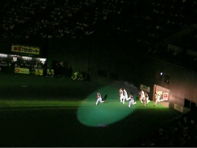 登場する日本ハムナイン(13時58分)