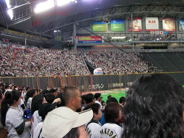 CS優勝直後のレフトスタンドの風景