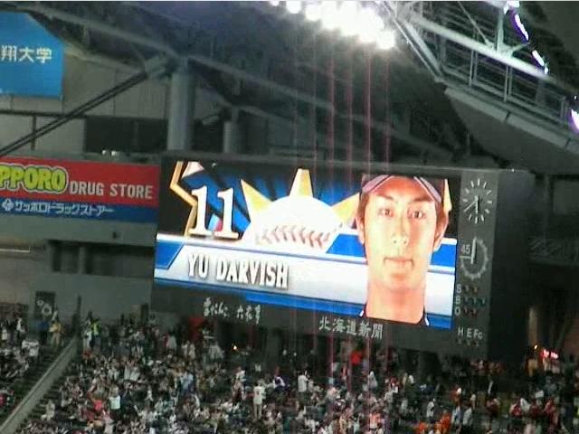バッテリーの発表でアナウンスされるダルビッシュ（17時38分）
