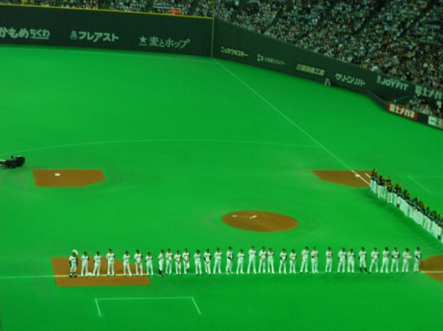 整列する両ナイン