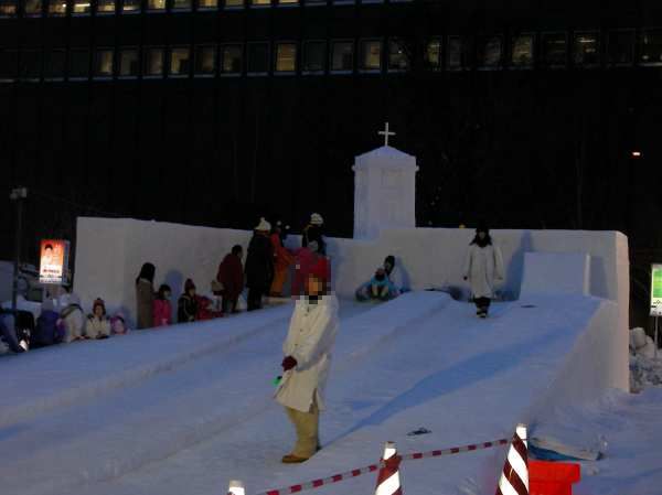 「ヴァルトブルク城」の中雪像