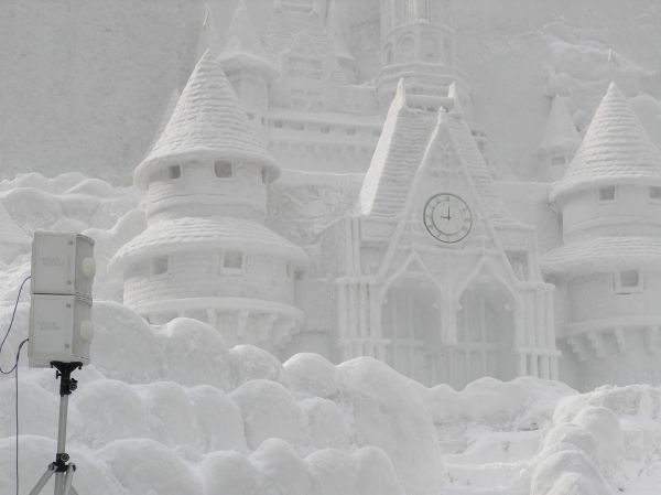 「ようこそ!夢と魔法の王国へ」の大雪像 アップバージョン