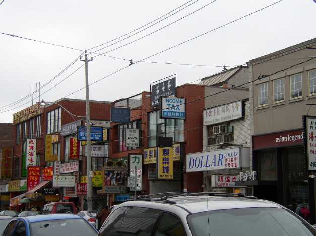 チャイナタウンの一角(Dundas St.West)
