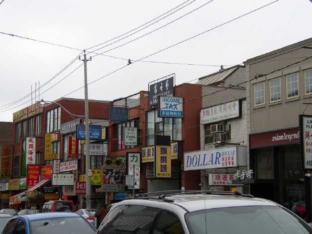 チャイナタウンの一角（Dundas St.West）