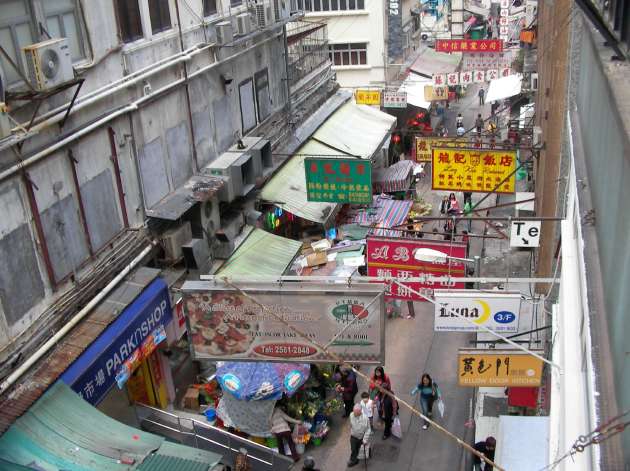 エスカレーターから見る結志街の風景