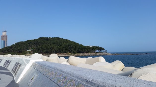 海雲台映画通りから見える冬柏島