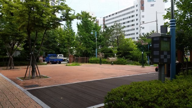 鷹峰公園（ウンボン公園）内の風景