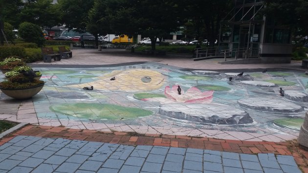 近隣公園(巨提駅)内の広場