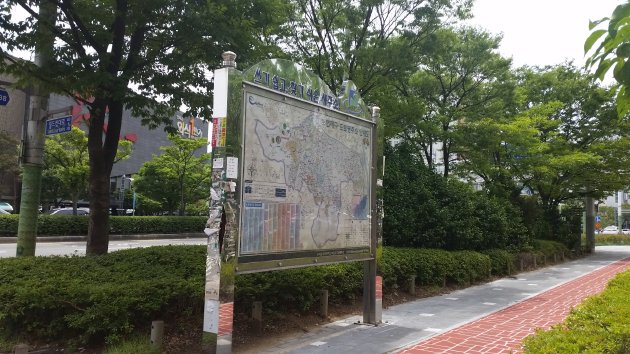 蓮堤区の道路名の案内板