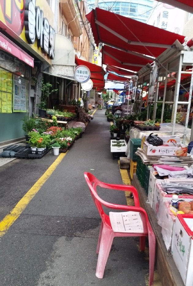 水晶伝統市場の風景