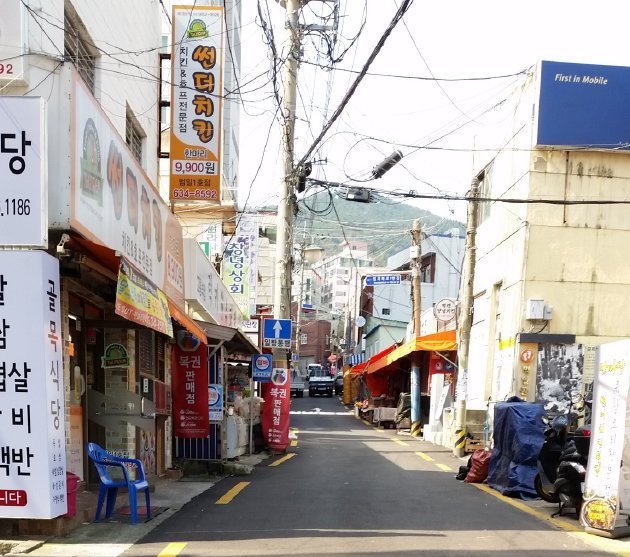 凡一コルモッ市場内の風景