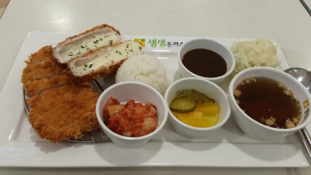 注文したチーズロールかつ