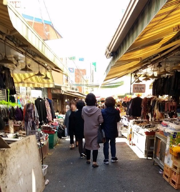 槐亭コルモッ市場内の風景