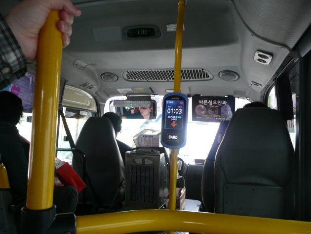 バス車内の風景