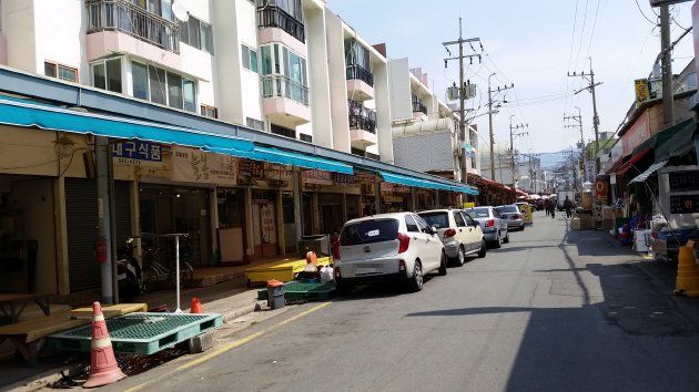 鎮海中央市場の風景