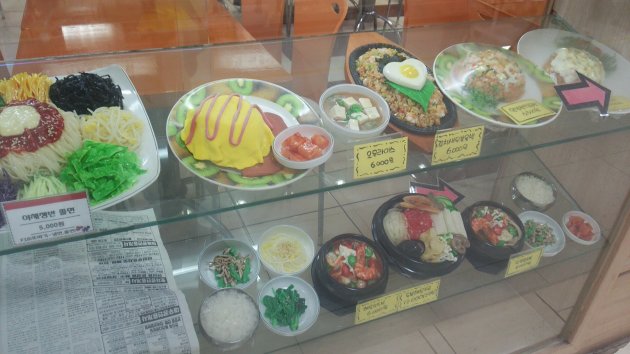 鎮海ロッテマート1階商店街フードコートのメニューの一部