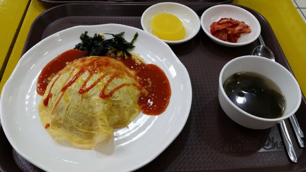 注文したオムライス