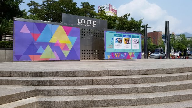 ロッテ百貨店 昌原店前にあるちょっとした広場