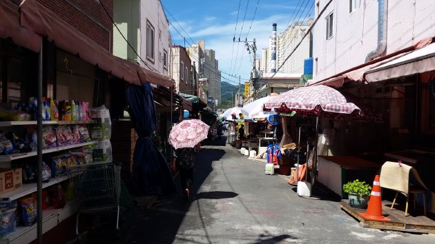 亀岩現代市場内の風景