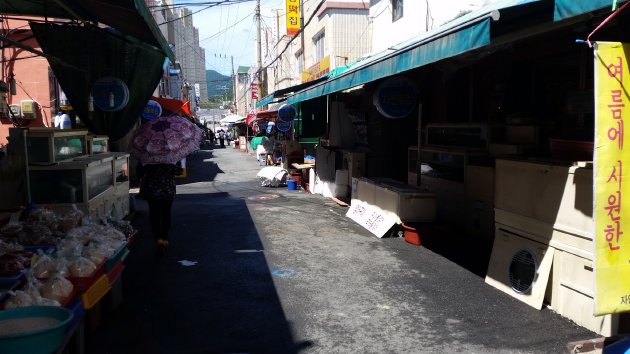 亀岩現代市場内の風景