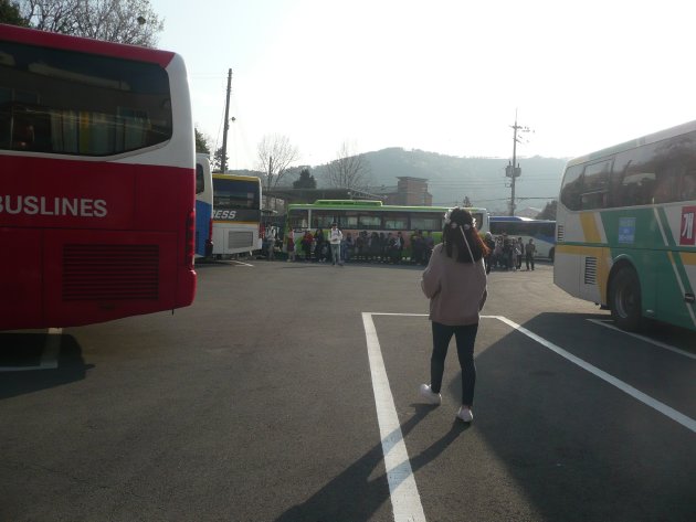 釜山行きの乗るバス待ちの行列
