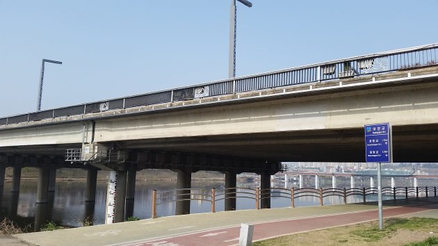 峨洋橋の外観
