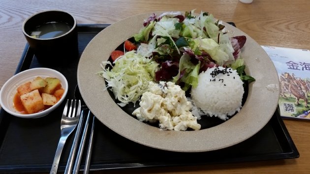 注文したサラダとんかつ