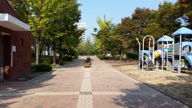 ナビ公園の散策路