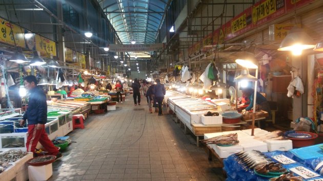 良洞水産物市場の風景