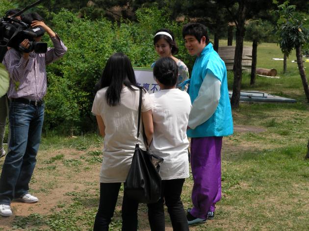 汝矣島公園（ヨイドパーク）で行われた番組収録の様子