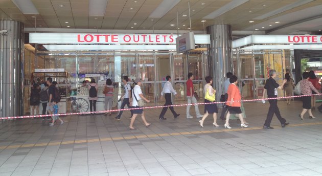 ロッテアウトレットソウル駅店の出入口