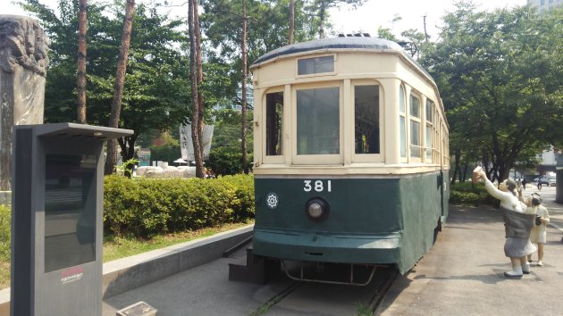 野外展示場にある路面電車第381号