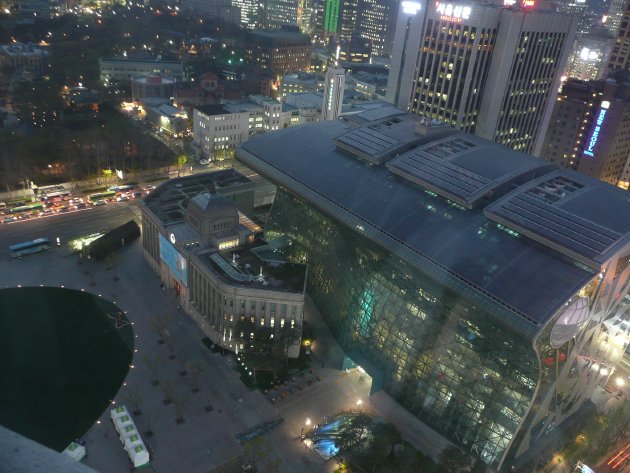 旧市庁と新市庁