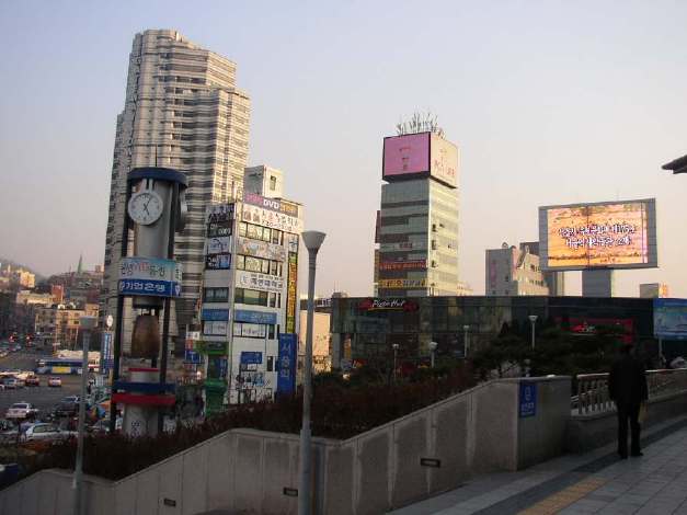 国鉄ソウル駅・駅前の様子