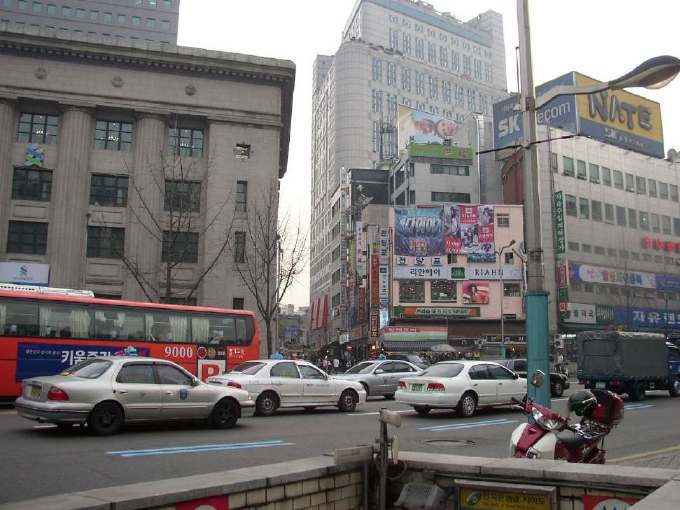 南大門市場前の大通り