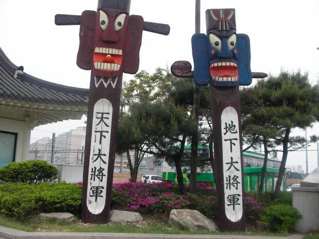 水原駅前にある造形物