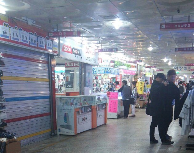 平日昼前の水原駅地下道商店街（水原駅地下ショッピングセンター）の風景