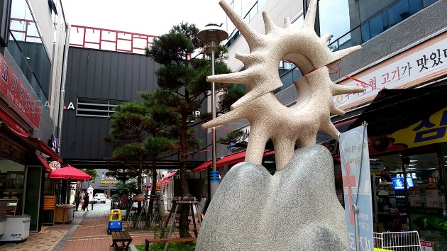 ナレメトロシティ(NARAE METRO CITY)内にある造形物