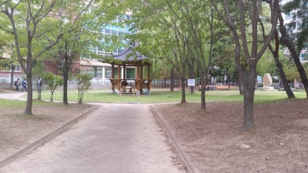 南部3近隣公園(挿良近隣公園)の散策路