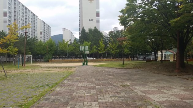 南部3近隣公園(挿良近隣公園)にあるサッカーゴールとバスケットゴール