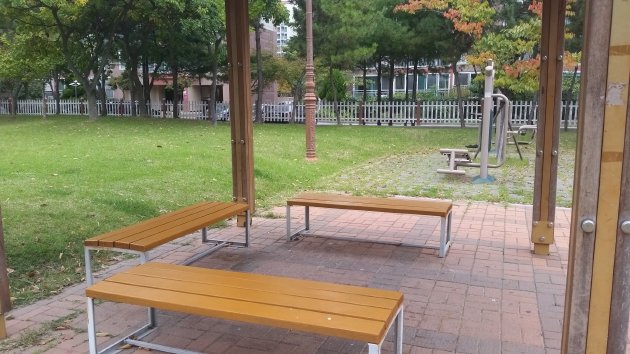 南部3近隣公園(挿良近隣公園)のベンチ