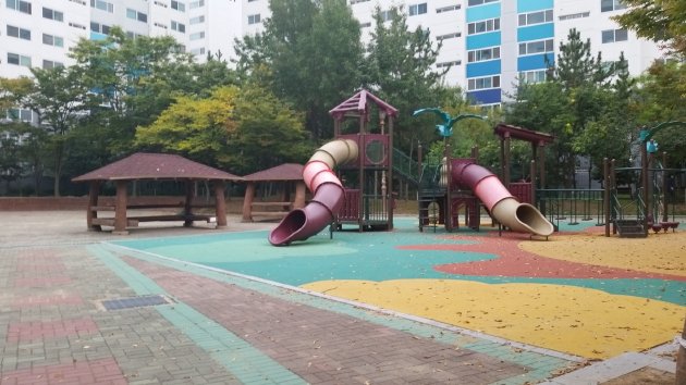 黄山児童公園にある滑り台
