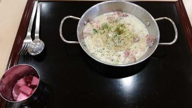 注文したカルボナーラパスタ